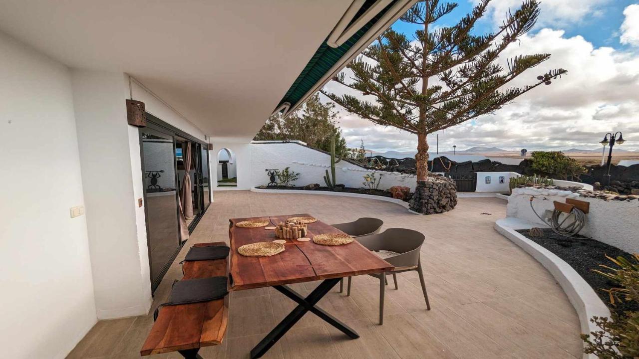 Bungalow Allende Famara Con Piscina Privada Y Ac Εξωτερικό φωτογραφία